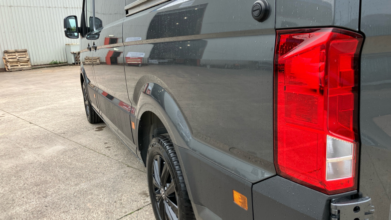 Volkswagen Crafter Cr35 Mwb Diesel Fwd 2.0 TDI 140PS Commerce Plus Low Roof Van